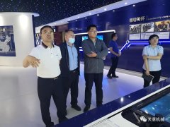 哈爾濱工業(yè)大學(xué)張教授、于教授蒞臨天意機(jī)械就智能焊接技術(shù)進(jìn)行交流指導(dǎo)